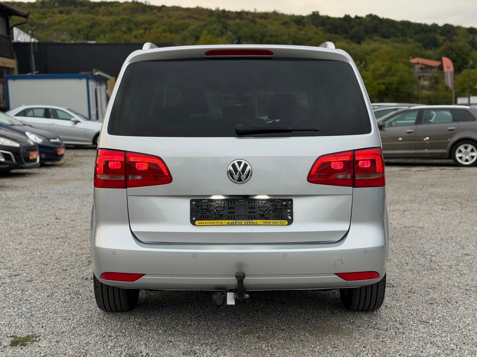 VW Touran 2.0TDI 140кс 7-места DSG НАВИ КАМЕРА, снимка 5 - Автомобили и джипове - 56271082