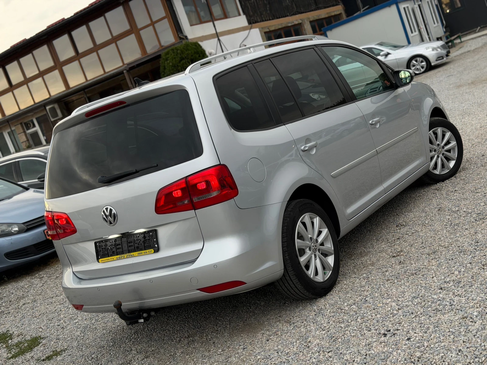 VW Touran 2.0TDI 140кс 7-места DSG НАВИ КАМЕРА, снимка 6 - Автомобили и джипове - 56271082