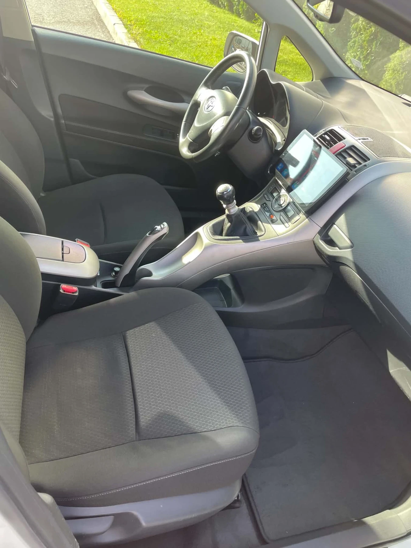 Toyota Auris, снимка 10 - Автомобили и джипове - 56485058