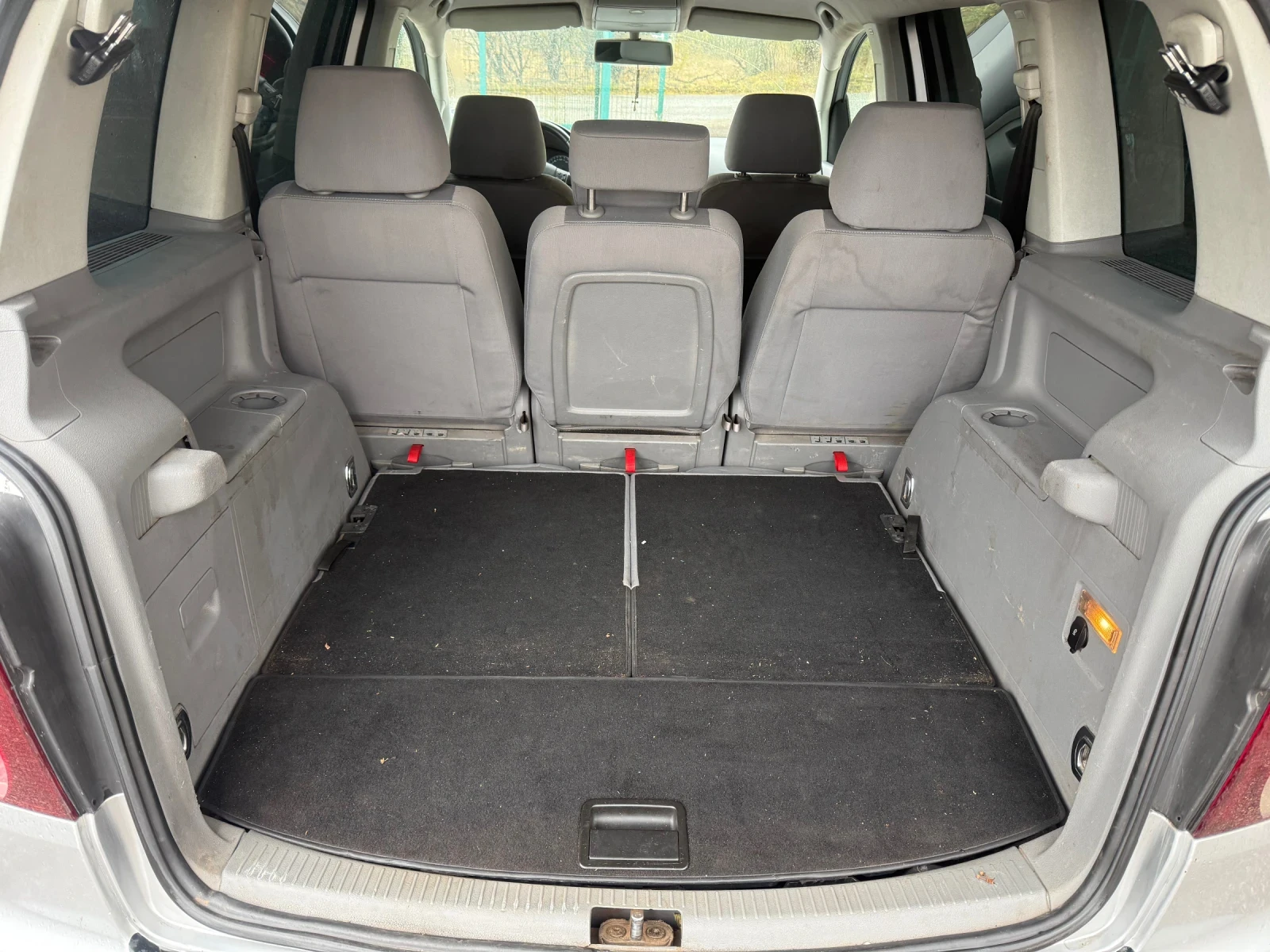 VW Touran 2.0 TDI-170к.с , снимка 10 - Автомобили и джипове - 56748477