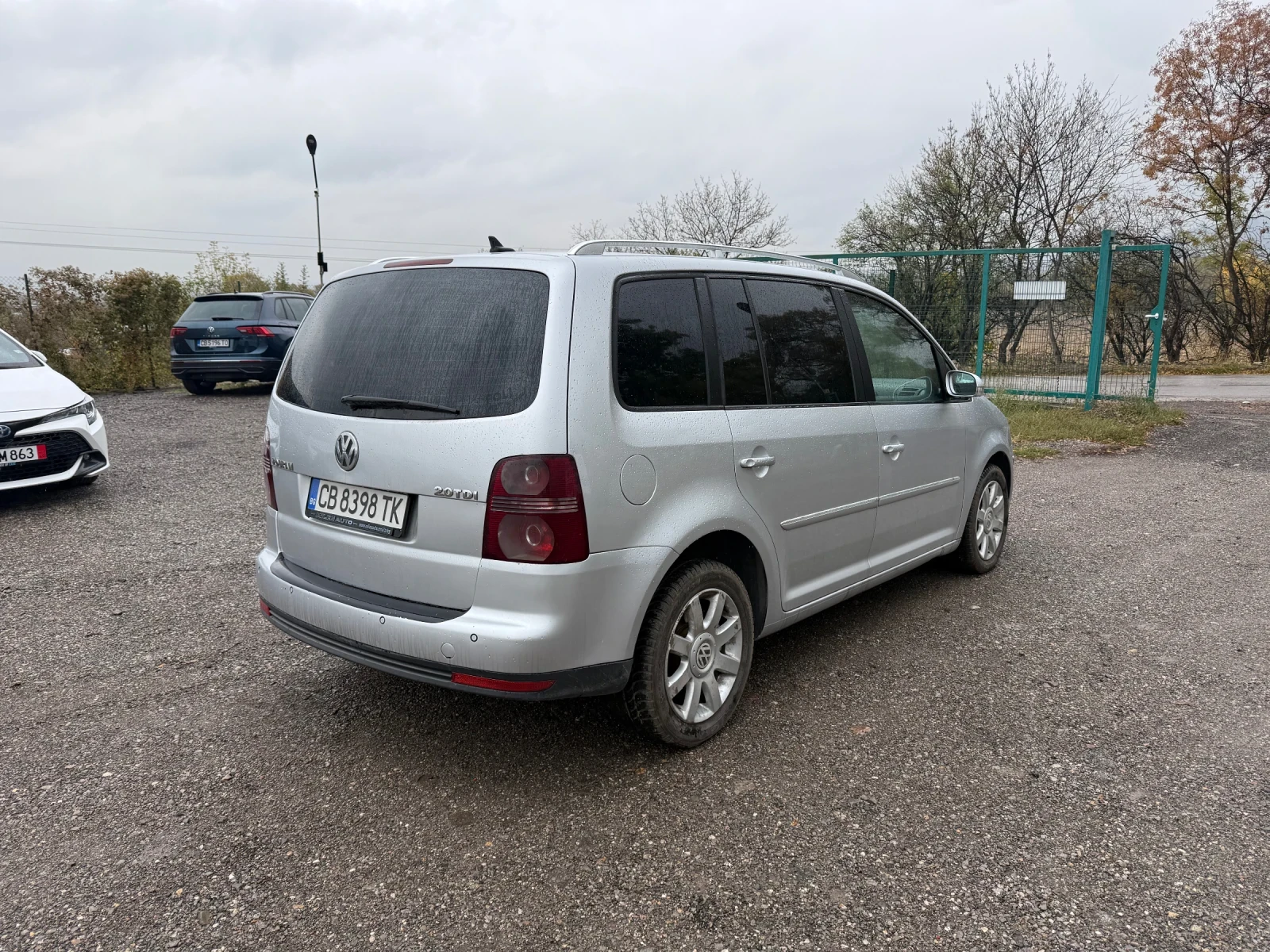 VW Touran 2.0 TDI-170к.с , снимка 4 - Автомобили и джипове - 56748477