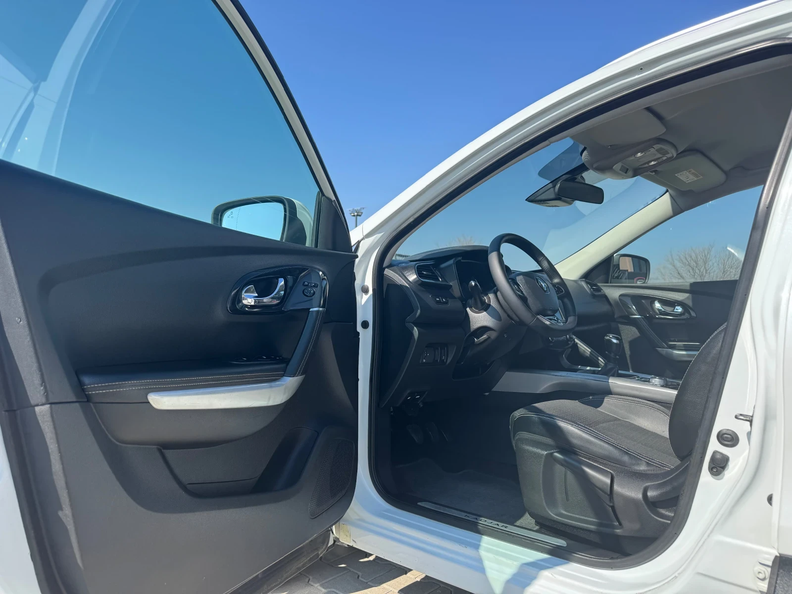 Renault Kadjar 1.6DCi 4x4 CAMERA NAVI FULL, снимка 9 - Автомобили и джипове - 53851635