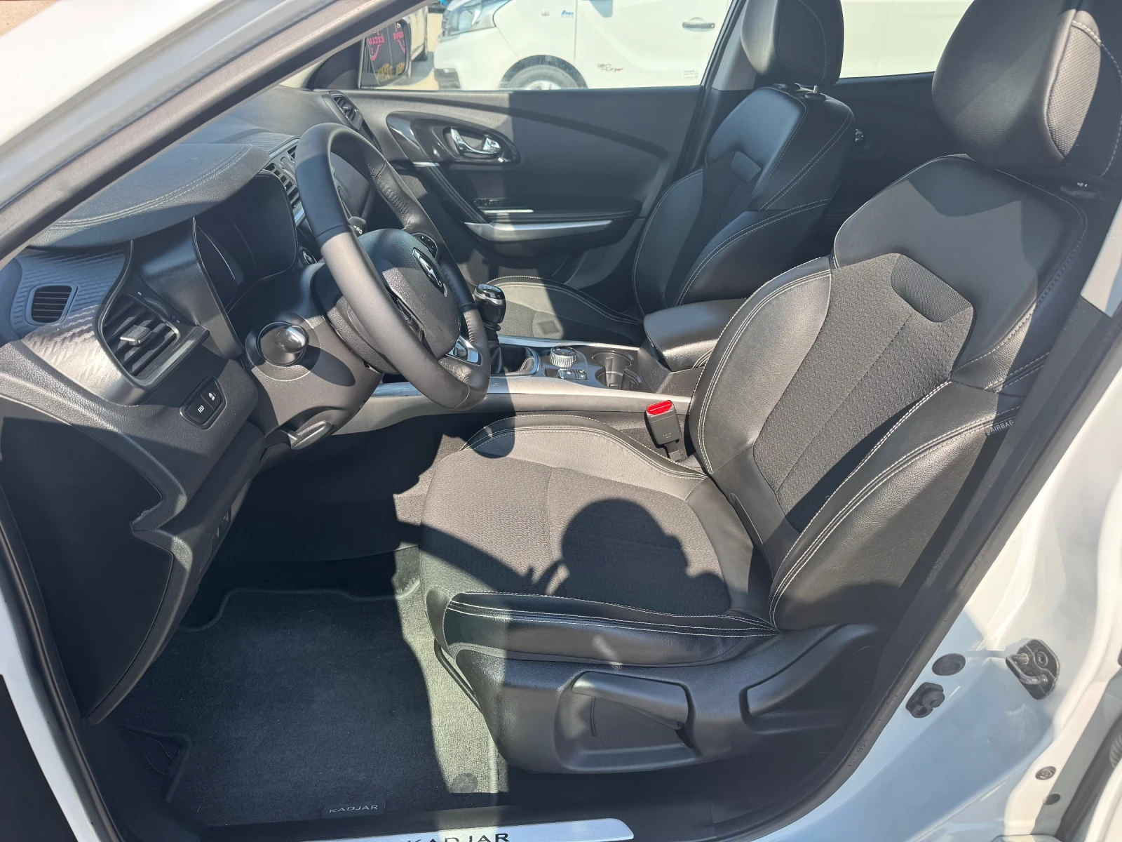 Renault Kadjar 1.6DCi 4x4 CAMERA NAVI FULL, снимка 10 - Автомобили и джипове - 53851635