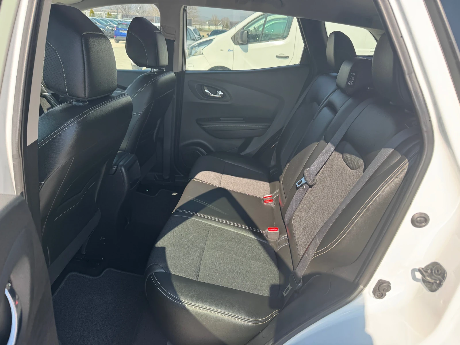 Renault Kadjar 1.6DCi 4x4 CAMERA NAVI FULL, снимка 15 - Автомобили и джипове - 53851635