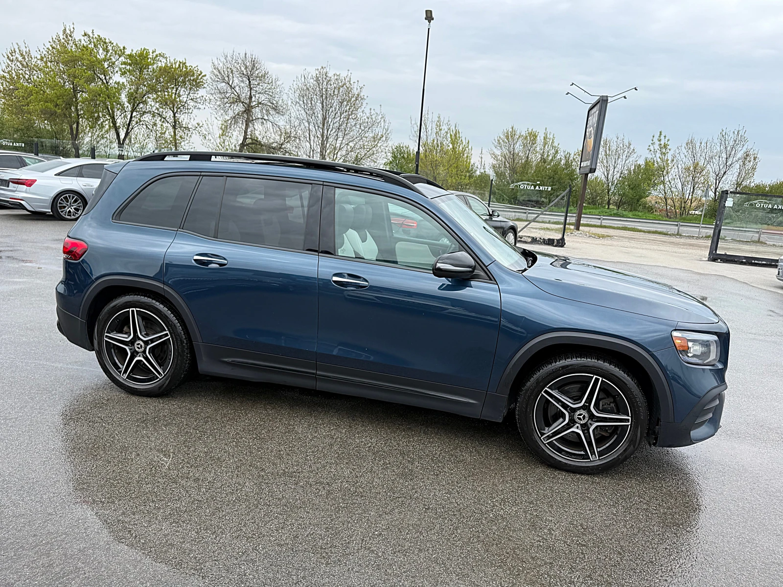 Mercedes-Benz GLB 250 AMG-DISTRONIK-PANORAMA-LED-KAMERA-ПОДГРЕЯВАНЕ-FULL, снимка 2 - Автомобили и джипове - 54684315