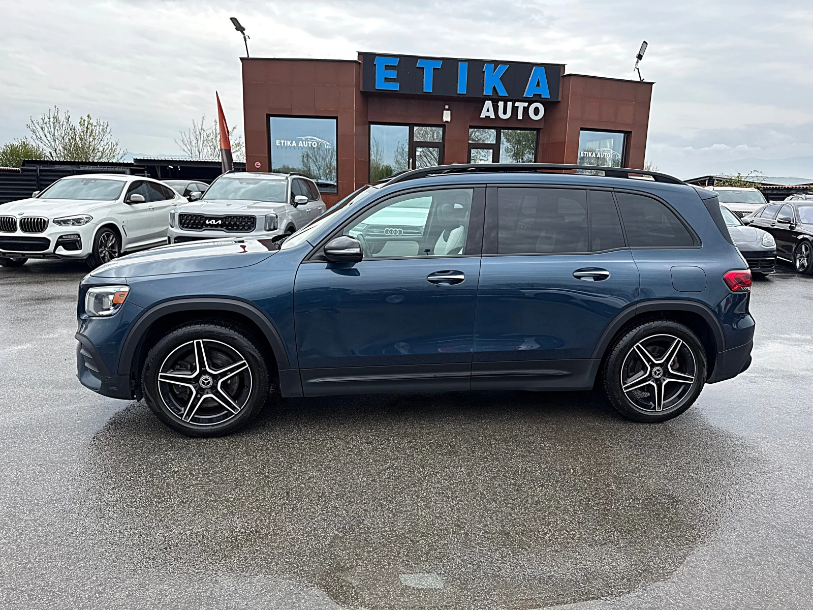 Mercedes-Benz GLB 250 AMG-DISTRONIK-PANORAMA-LED-KAMERA-ПОДГРЕЯВАНЕ-FULL, снимка 4 - Автомобили и джипове - 54684315