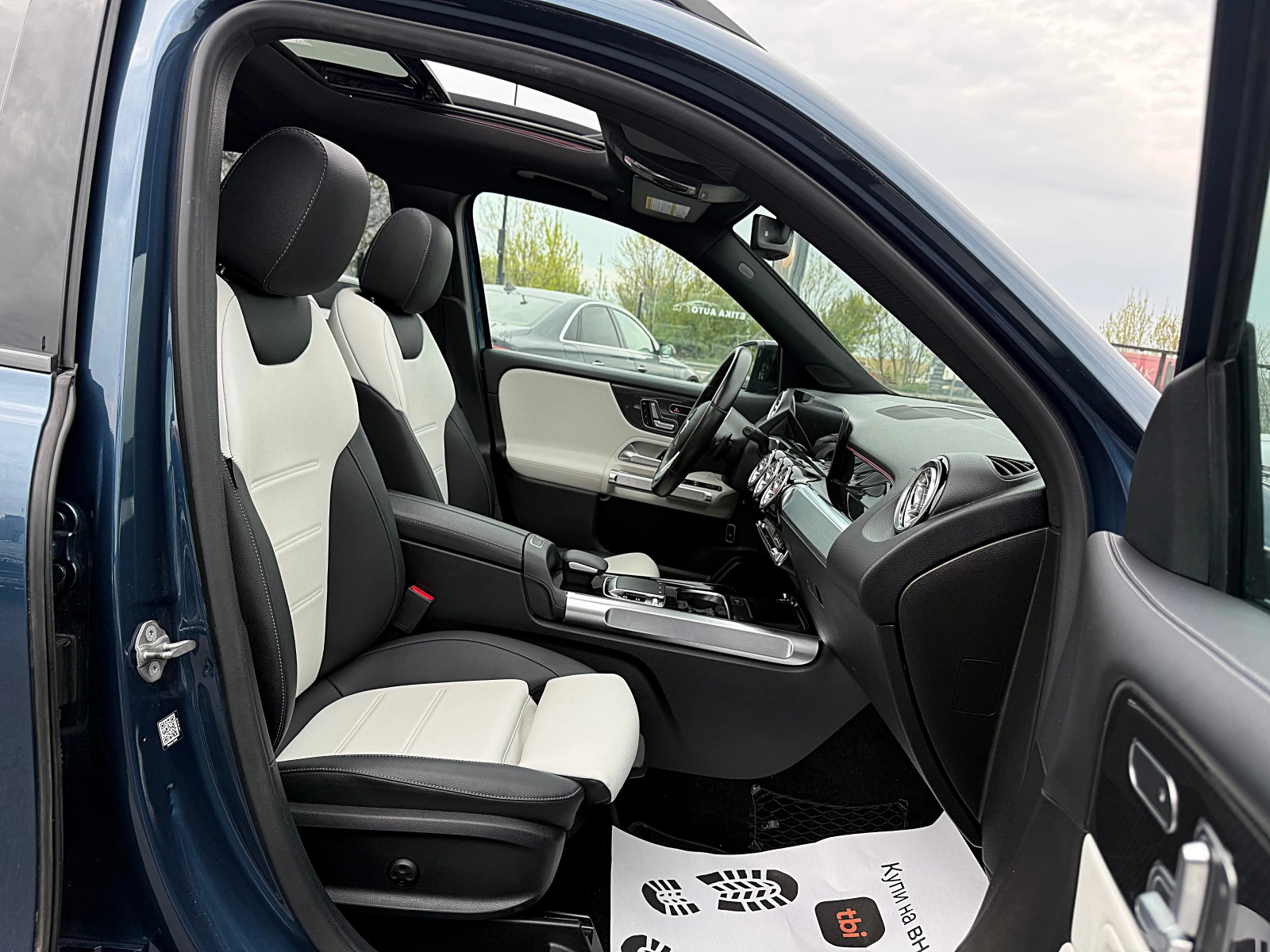 Mercedes-Benz GLB 250 AMG-DISTRONIK-PANORAMA-LED-KAMERA-ПОДГРЕЯВАНЕ-FULL, снимка 12 - Автомобили и джипове - 54684315