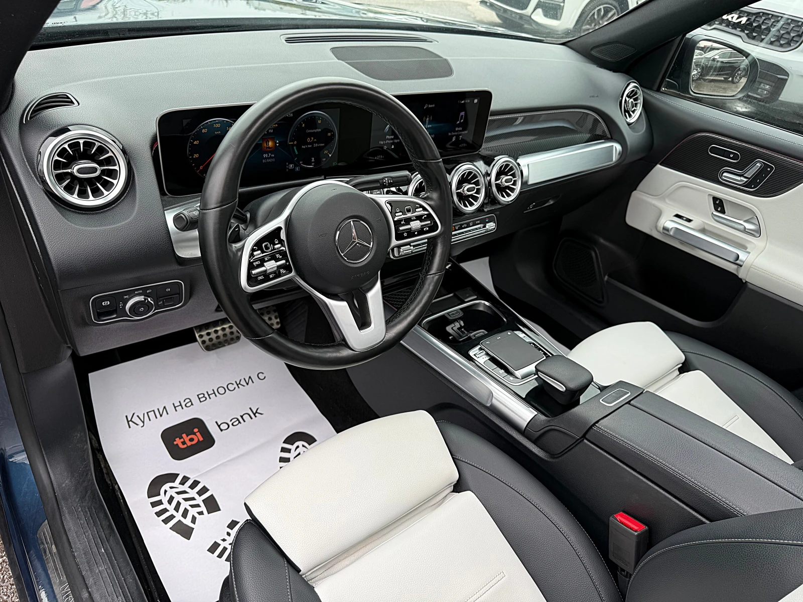 Mercedes-Benz GLB 250 AMG-DISTRONIK-PANORAMA-LED-KAMERA-ПОДГРЕЯВАНЕ-FULL, снимка 10 - Автомобили и джипове - 54684315