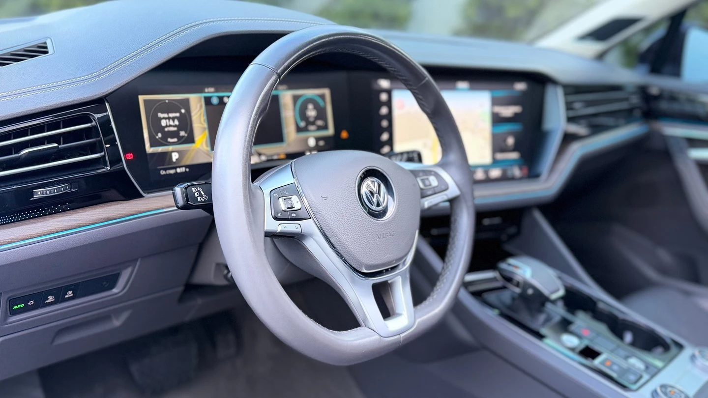 VW Touareg, снимка 9 - Автомобили и джипове - 56420614