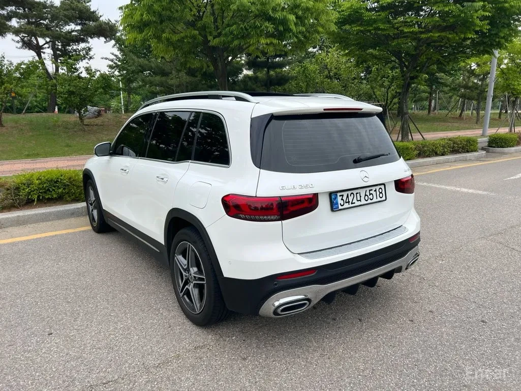 Mercedes-Benz GLB 250 250* 4MATIC* PANO* NAVI* КАМЕРА* ПОДГРЕВ* 8AT, снимка 2 - Автомобили и джипове - 56162990