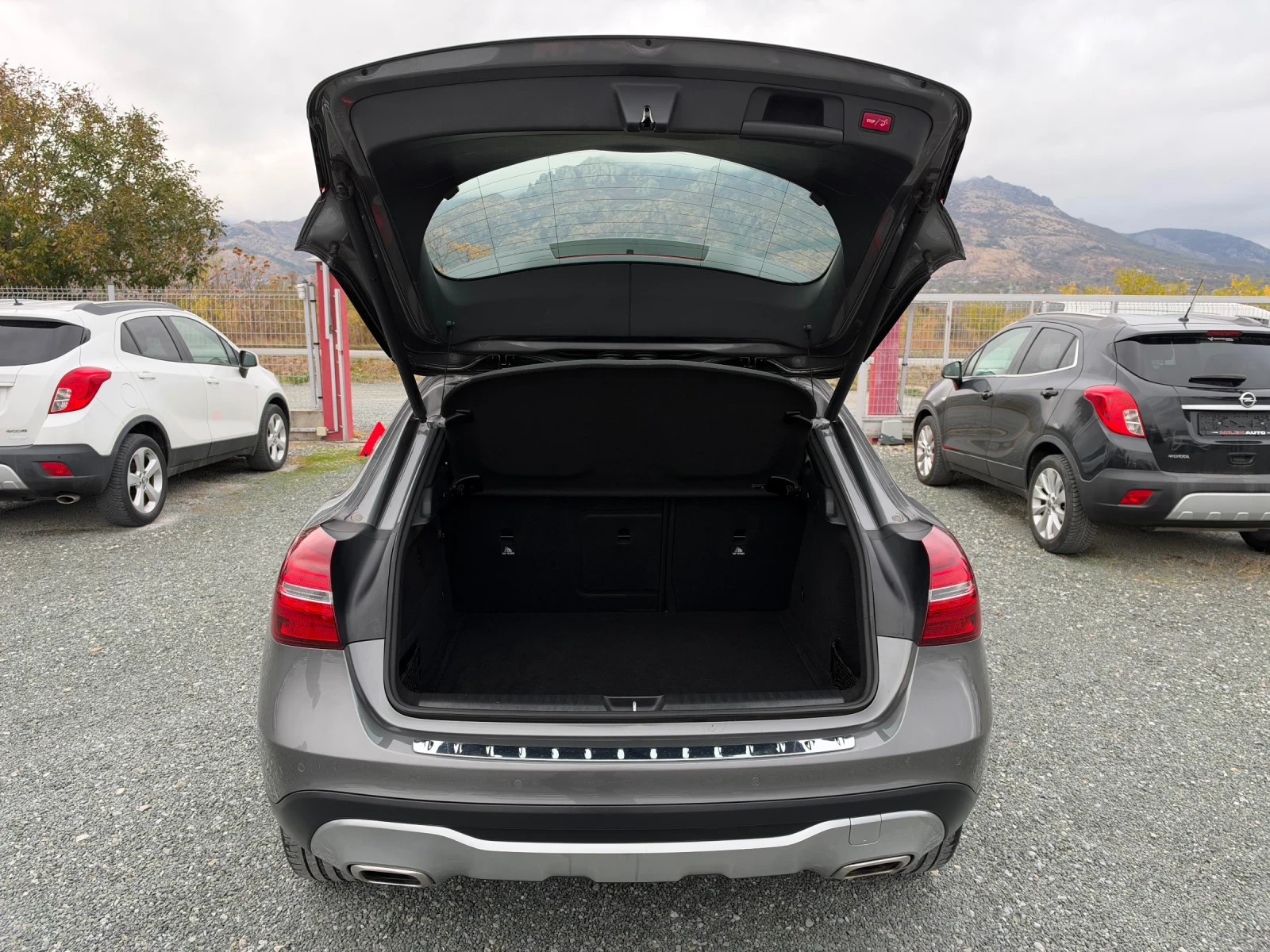 Mercedes-Benz GLA 200 (KATO НОВА)^(4-MATIC), снимка 13 - Автомобили и джипове - 56739144
