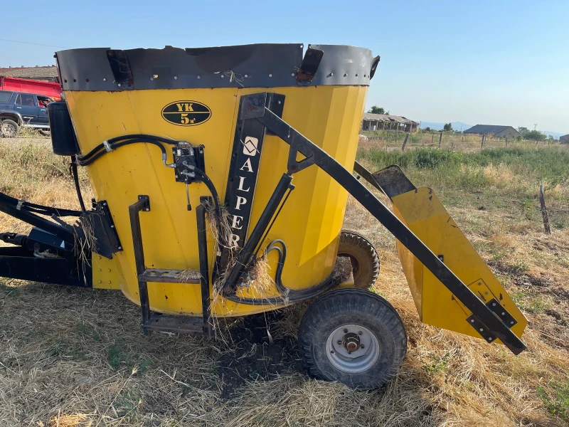 Друг вид Внос Фуражораздаващо ремарке 5 кубика