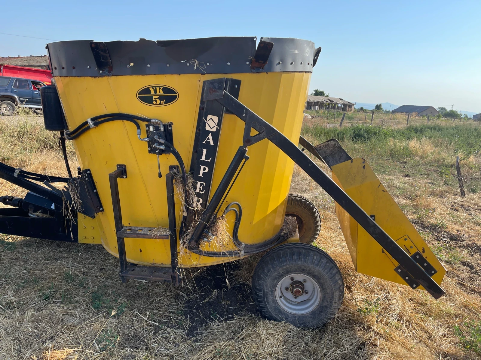 Друг вид Внос Фуражораздаващо ремарке 5 кубика, снимка 1