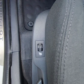 Peugeot 3008 1.6* EHDI* AVTOMATIK* NAVI* PANORAMA* PERLA* KSENO - 9999 лв. / 5112.41 € - 95248235 13