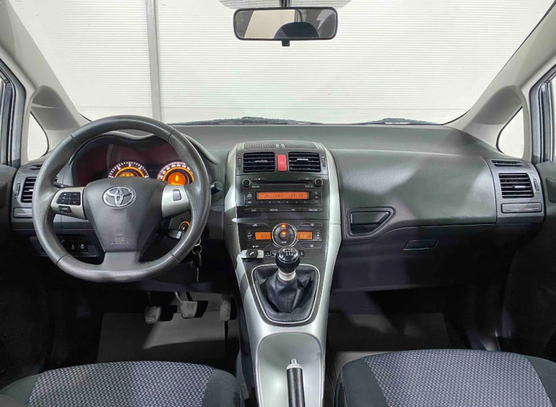 Toyota Auris 1.4 D-4D, снимка 8 - Автомобили и джипове - 45741481