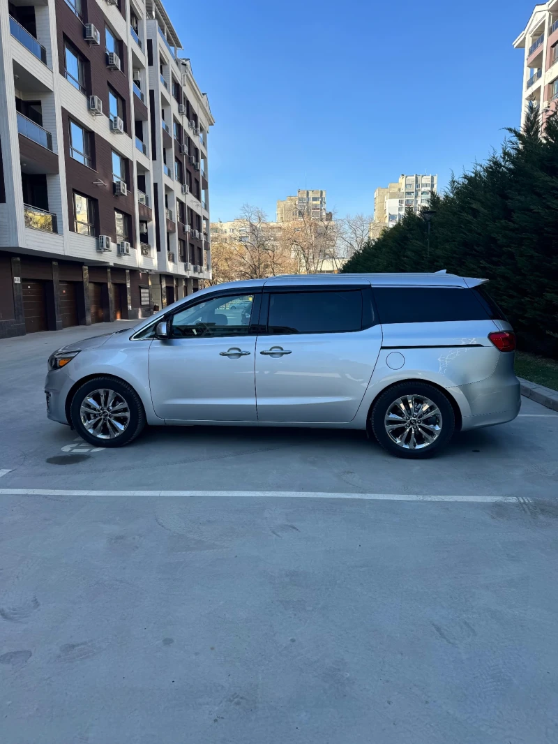 Kia Sedona SXL Carnival Като нов!, снимка 5 - Автомобили и джипове - 48899573