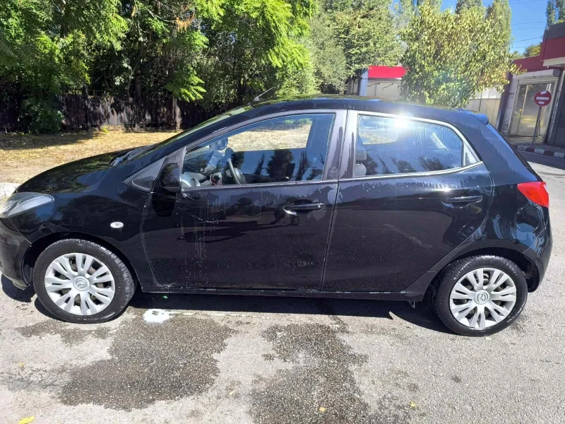 Mazda 2 1.3i Klima, снимка 6 - Автомобили и джипове - 52217681