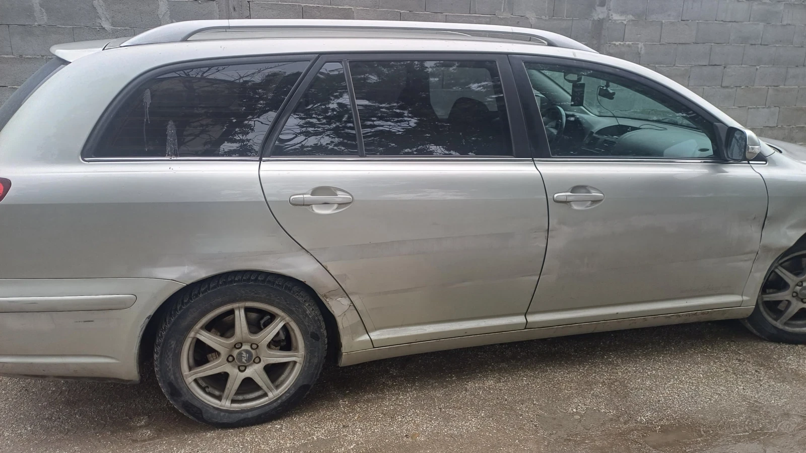 Toyota Avensis Регистриран в Пловдив , снимка 4 - Автомобили и джипове - 45021135