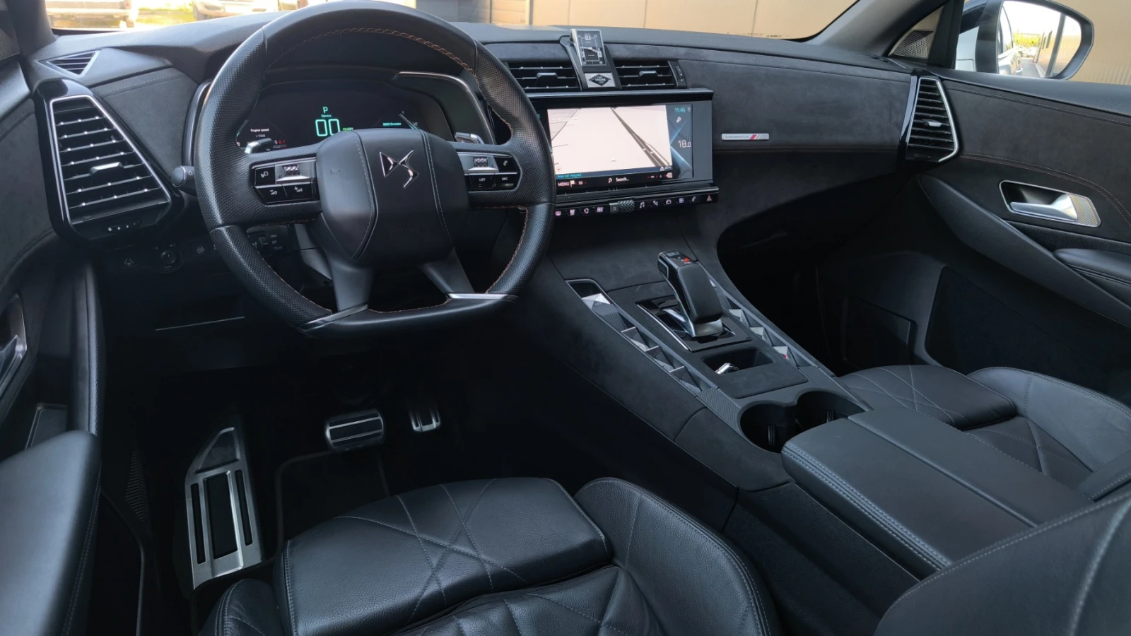 DS DS 7 PERFORMANCE LINE 1.6 PLUG-IN HYBRID 225 к.с. - изображение 8