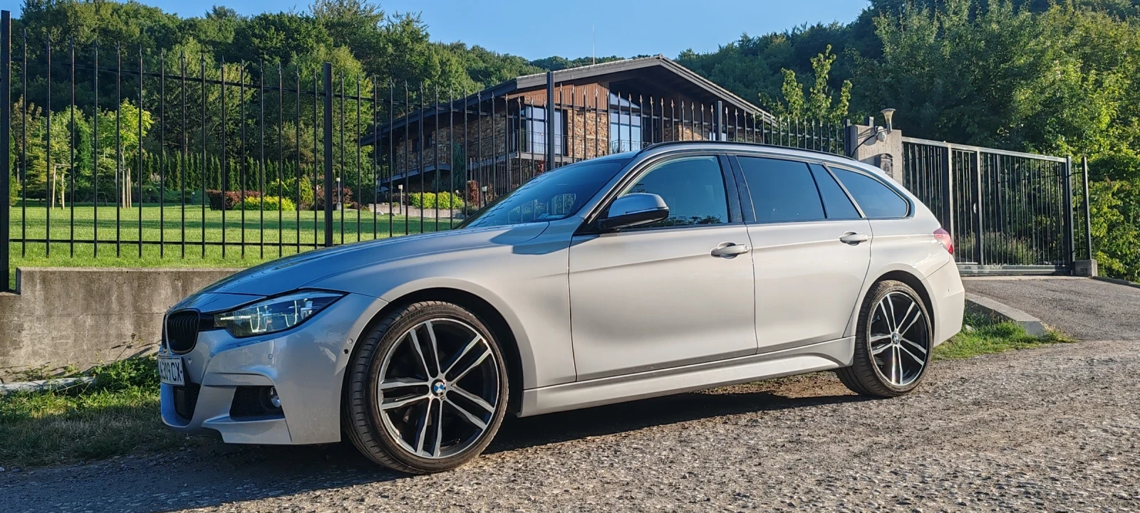 BMW 320  M Sport Shadow Edition XDrive - изображение 2