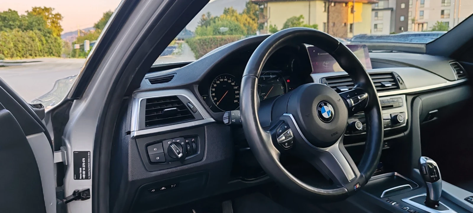 BMW 320  M Sport Shadow Edition XDrive - изображение 10