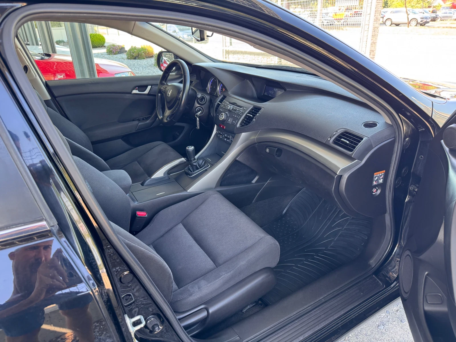 Honda Accord 2.0i Tourer Elegance 156кс 6ск - изображение 9