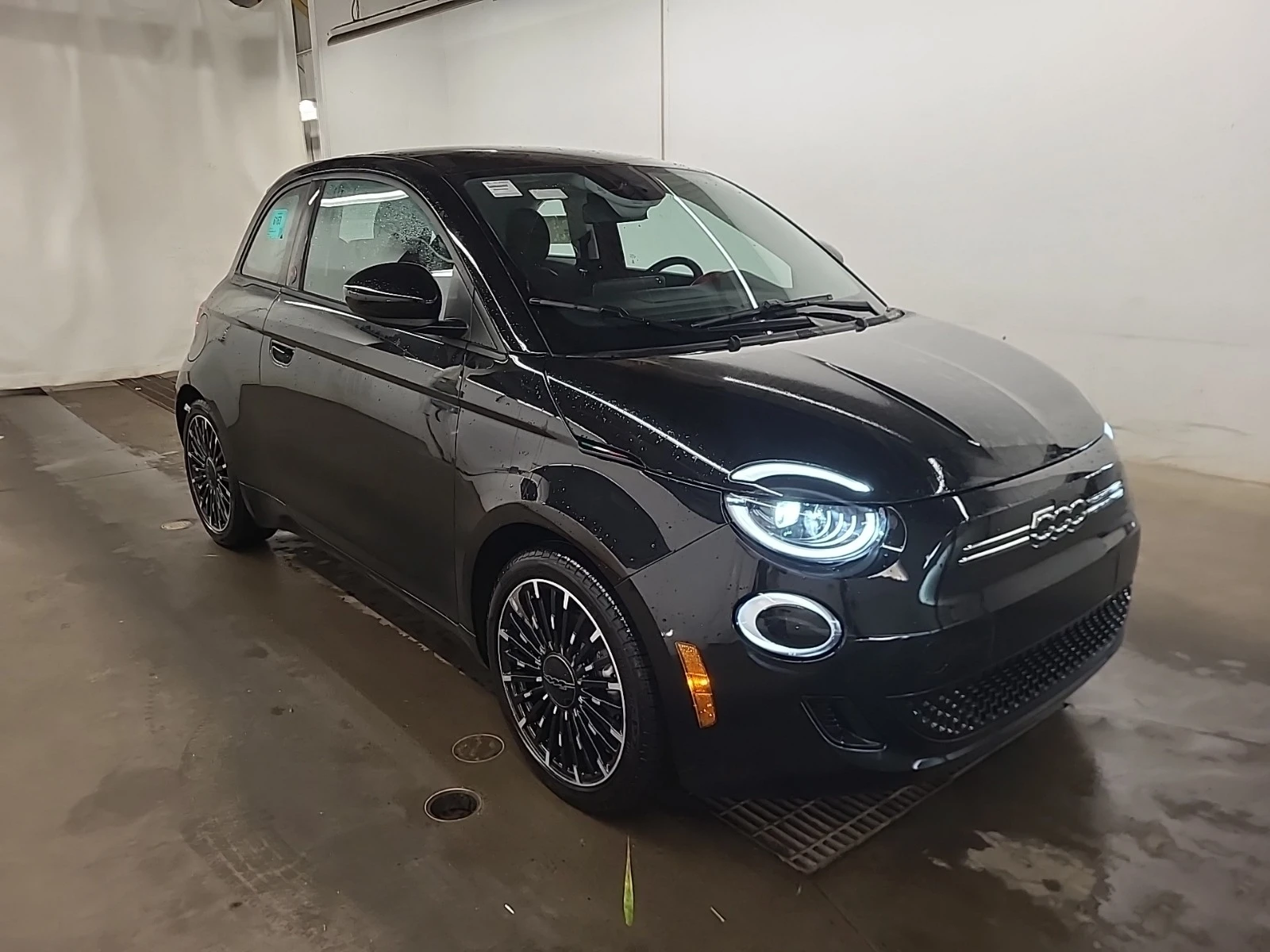 Fiat 500e (RED) EDITION * * CARFAX * * АВТО КРЕДИТ * *  - изображение 2