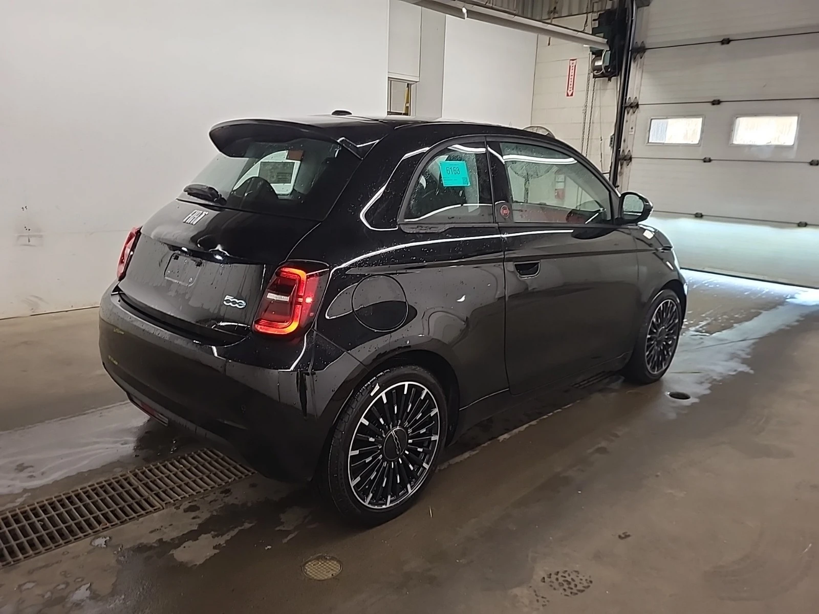 Fiat 500e (RED) EDITION * * CARFAX * * АВТО КРЕДИТ * *  - изображение 3