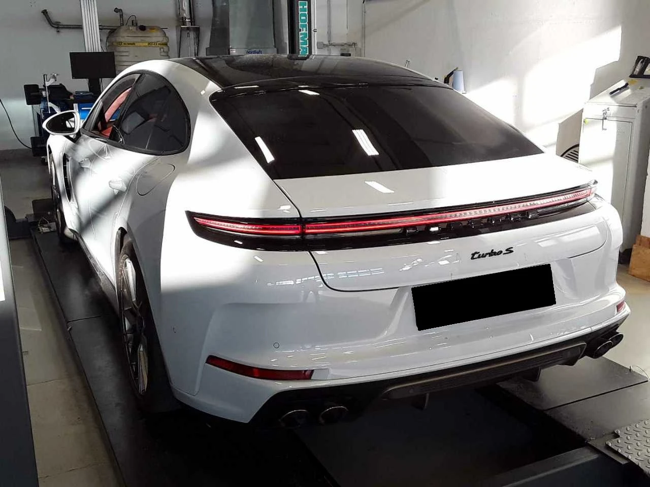 Porsche Panamera Turbo S E-Hybrid - изображение 3