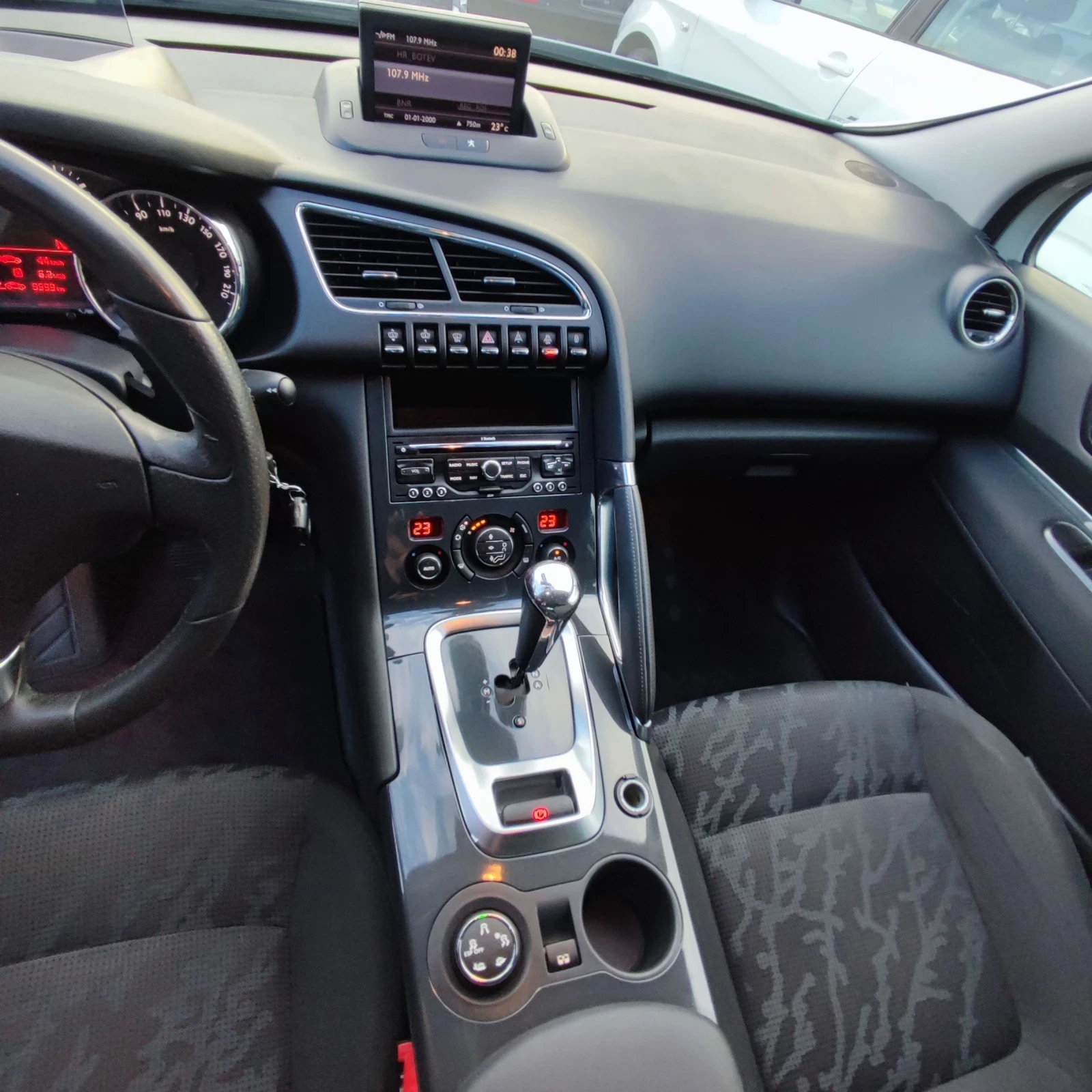 Peugeot 3008 1.6* EHDI* AVTOMATIK* NAVI* PANORAMA* PERLA* KSENO - изображение 8