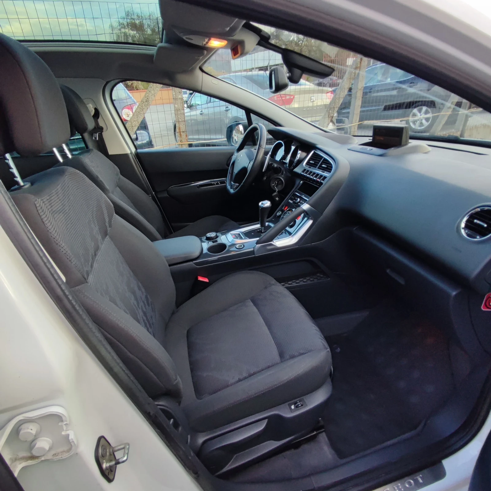 Peugeot 3008 1.6* EHDI* AVTOMATIK* NAVI* PANORAMA* PERLA* KSENO | Mobile.bg   11