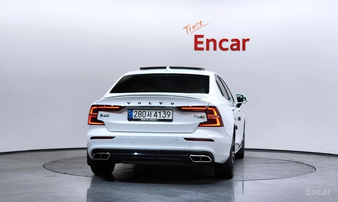 Volvo S60 T5* INSCRIPTION* КАМЕРИ* 360* LANE* ASSIST* KEYLES, снимка 4 - Автомобили и джипове - 54073111