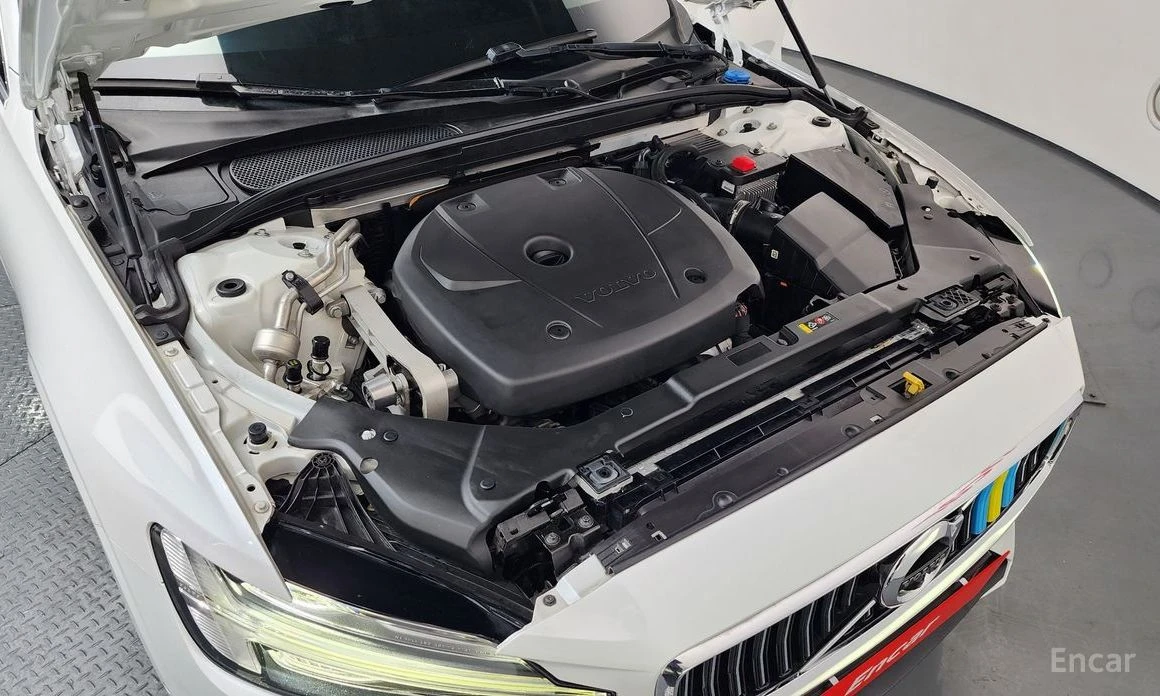 Volvo S60 T5* INSCRIPTION* КАМЕРИ* 360* LANE* ASSIST* KEYLES, снимка 17 - Автомобили и джипове - 54073111