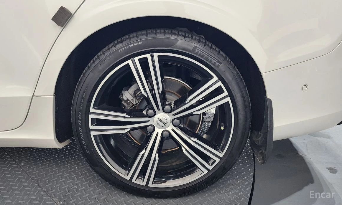 Volvo S60 T5* INSCRIPTION* КАМЕРИ* 360* LANE* ASSIST* KEYLES, снимка 16 - Автомобили и джипове - 54073111