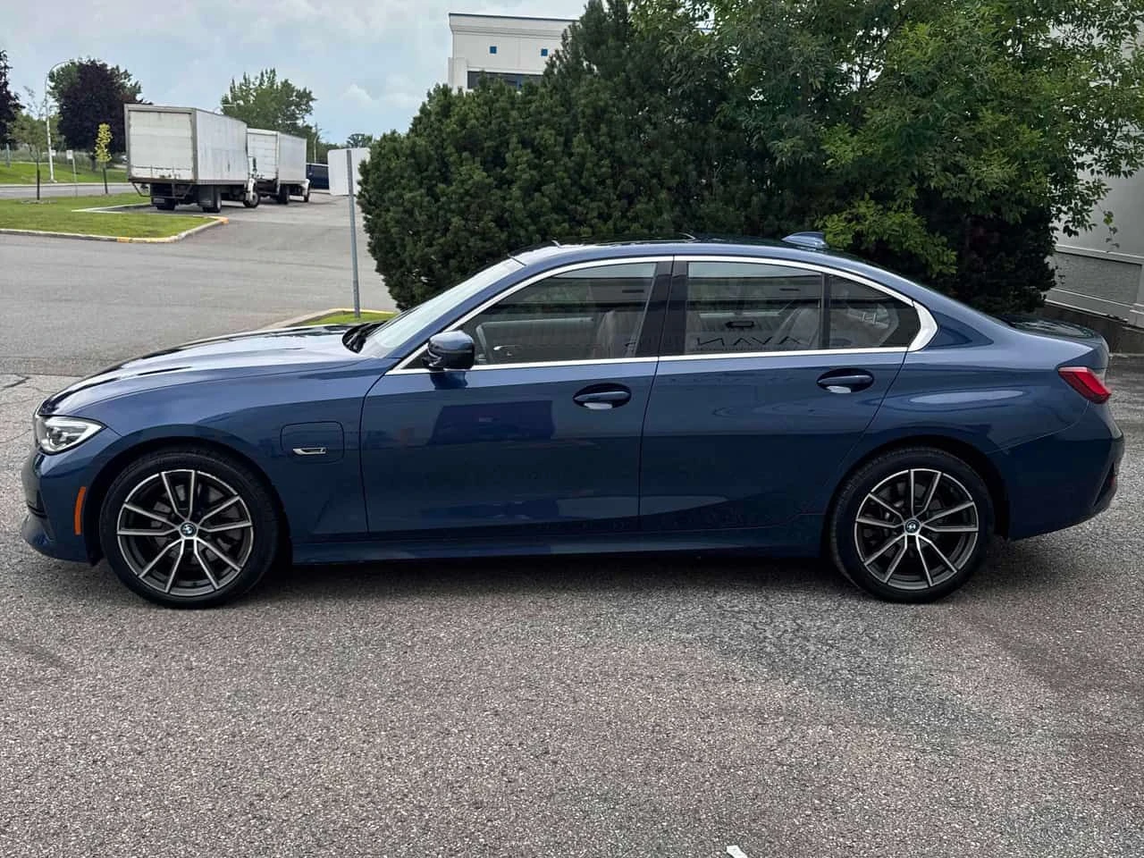 BMW 330 330e xDrive | CARFAX | АВТОФИНАНСИРАНЕ, снимка 3 - Автомобили и джипове - 55601600