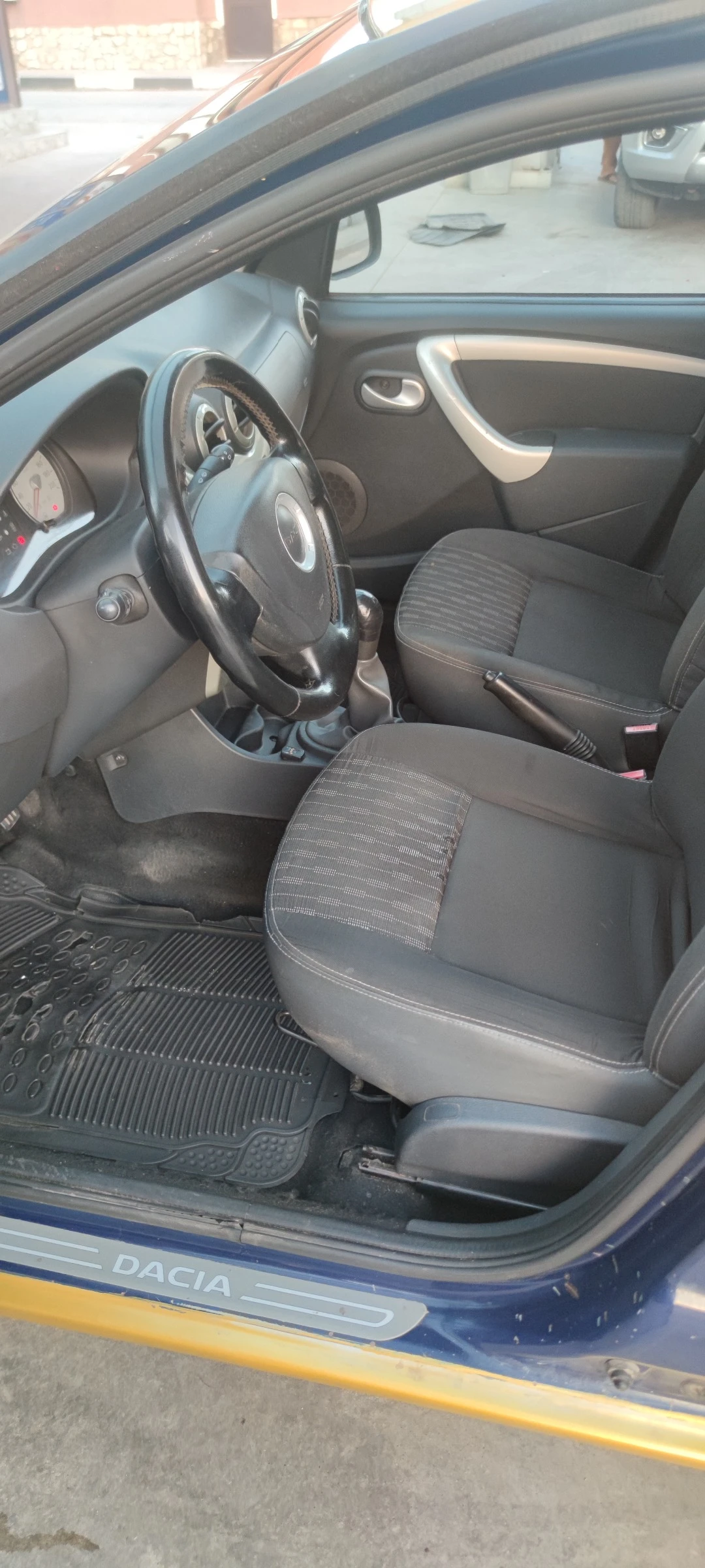 Dacia Sandero 1.2 16v газ/бензин, снимка 6 - Автомобили и джипове - 56039782