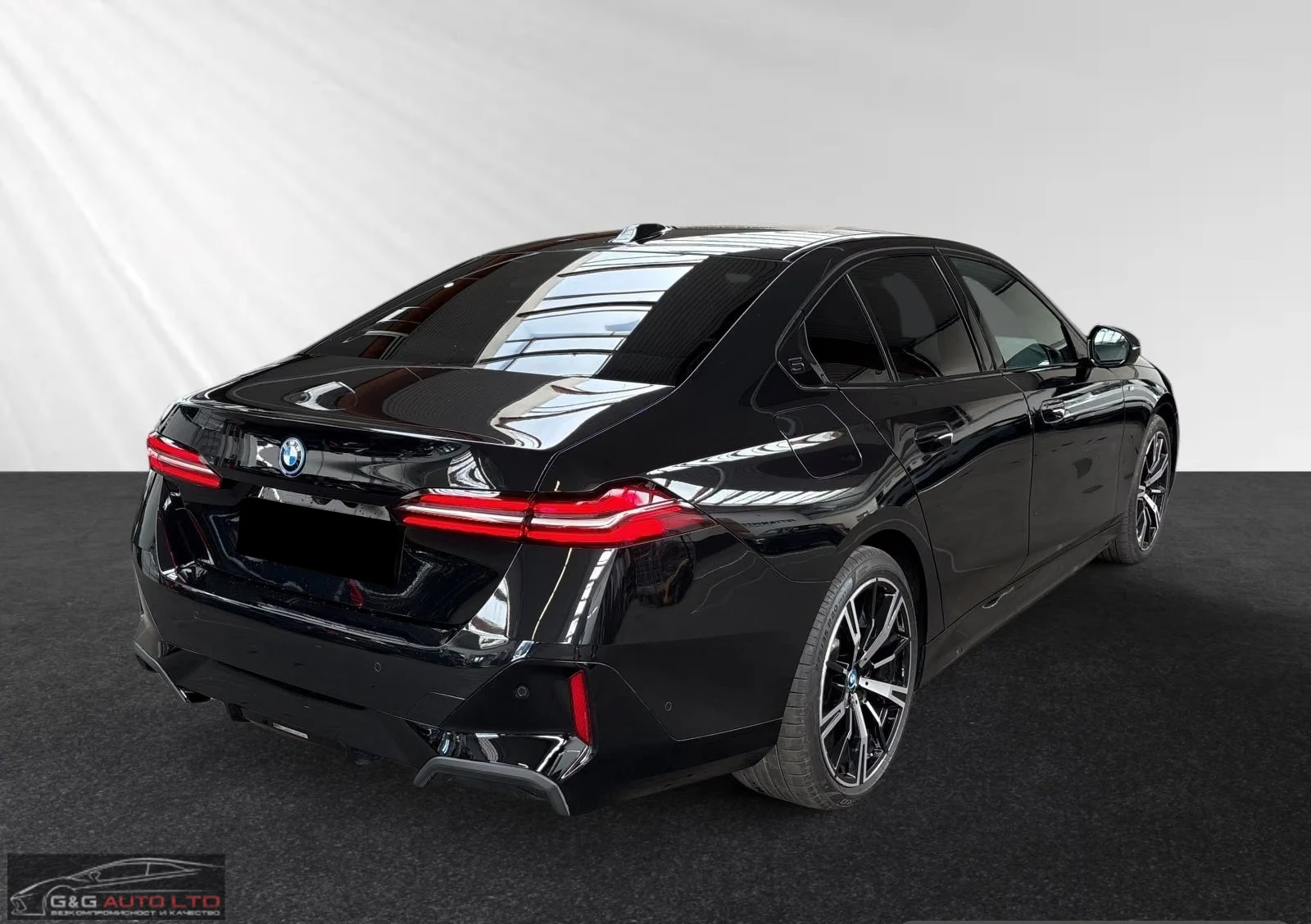 BMW 550 e/xDrive/489HP/M-SPORT/HUD/H&K/360/MEMO/699q, снимка 4 - Автомобили и джипове - 56226458