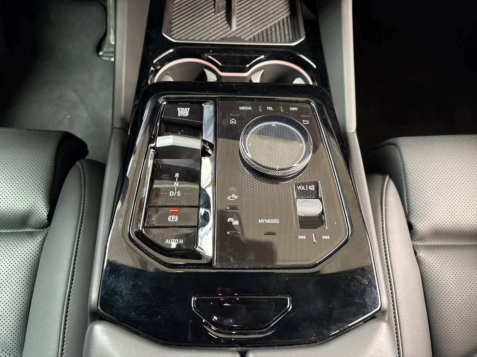 BMW 550 e/xDrive/489HP/M-SPORT/HUD/H&K/360/MEMO/699q, снимка 9 - Автомобили и джипове - 56226458