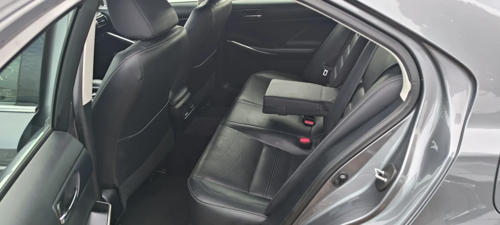Lexus IS 300 h, снимка 13 - Автомобили и джипове - 56733747