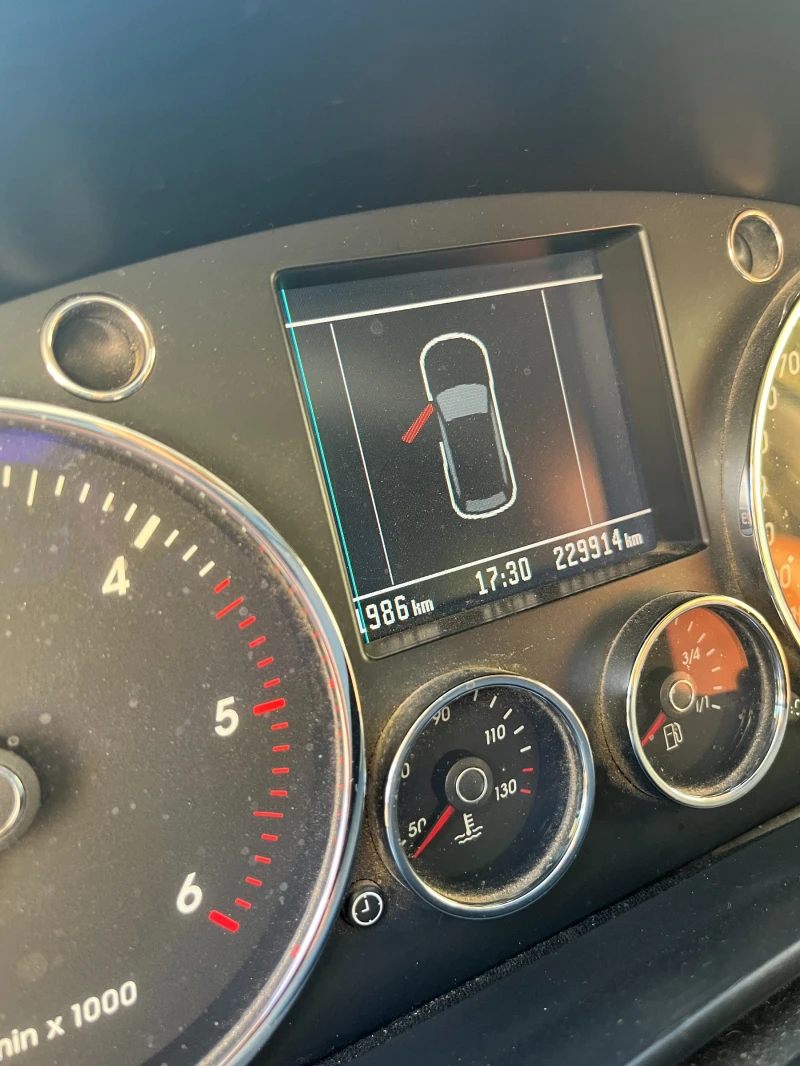 VW Touareg, снимка 10 - Автомобили и джипове - 53297103