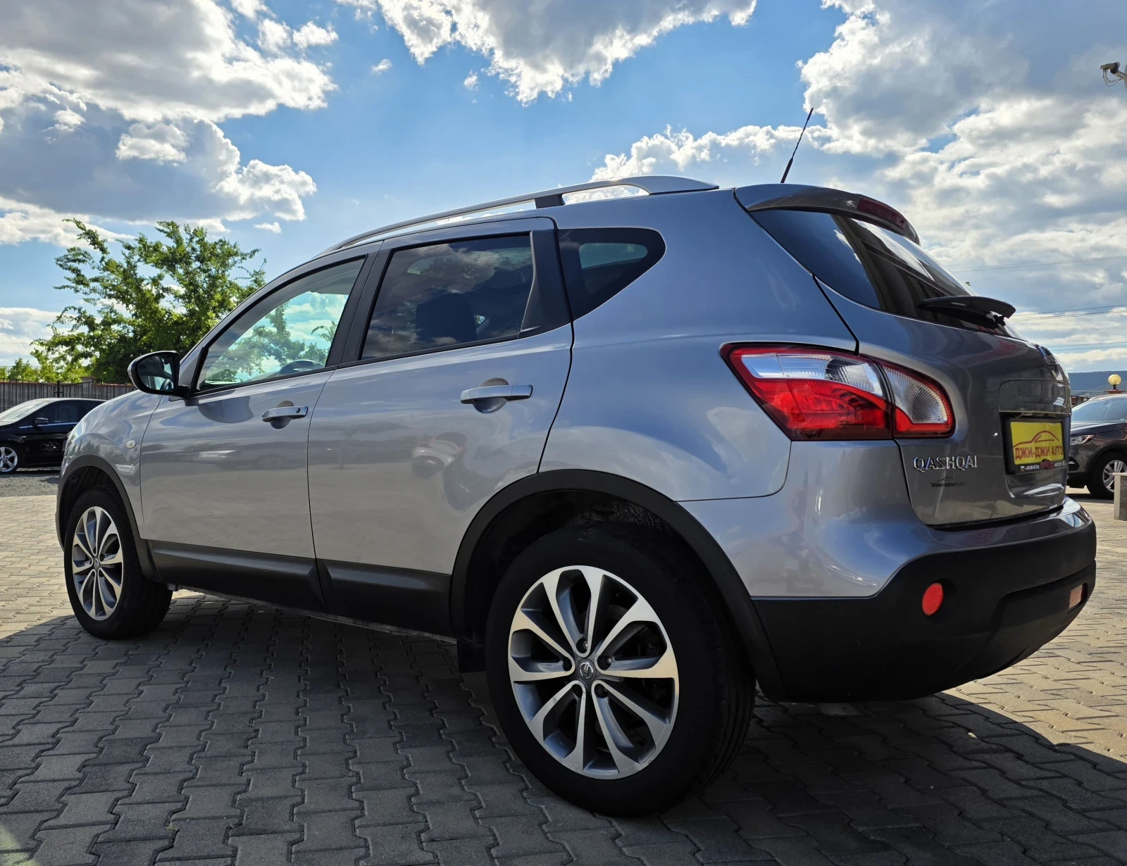 Nissan Qashqai 1.5dci 4X4, снимка 6 - Автомобили и джипове - 55289794