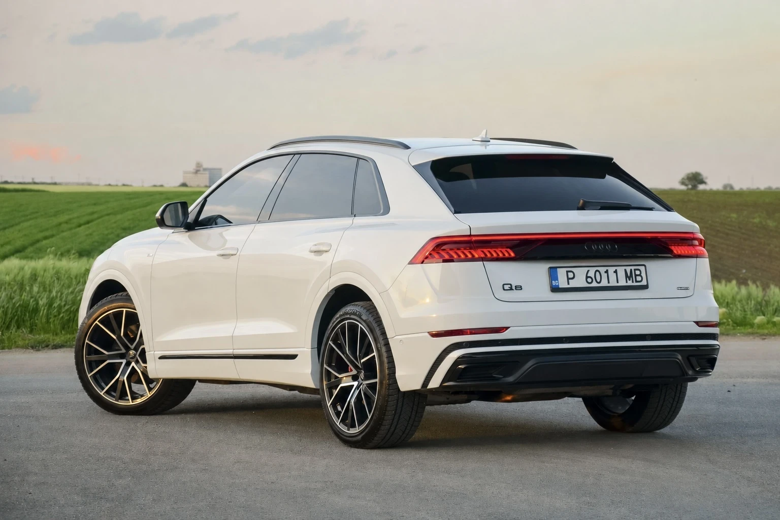 Audi Q8 55TFSI QUATTRO/ MATRIX/ FULL/ TECHNIK, снимка 3 - Автомобили и джипове - 55480324