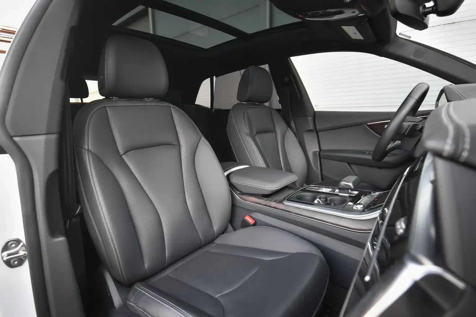 Audi Q8 55TFSI QUATTRO/ MATRIX/ FULL/ TECHNIK, снимка 7 - Автомобили и джипове - 55480324
