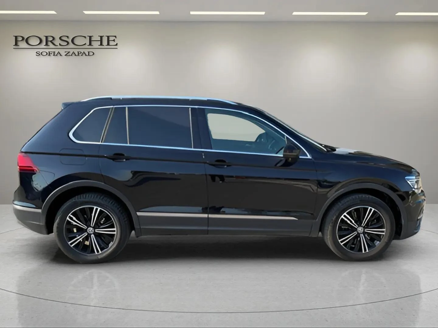 VW Tiguan, снимка 5 - Автомобили и джипове - 56255285