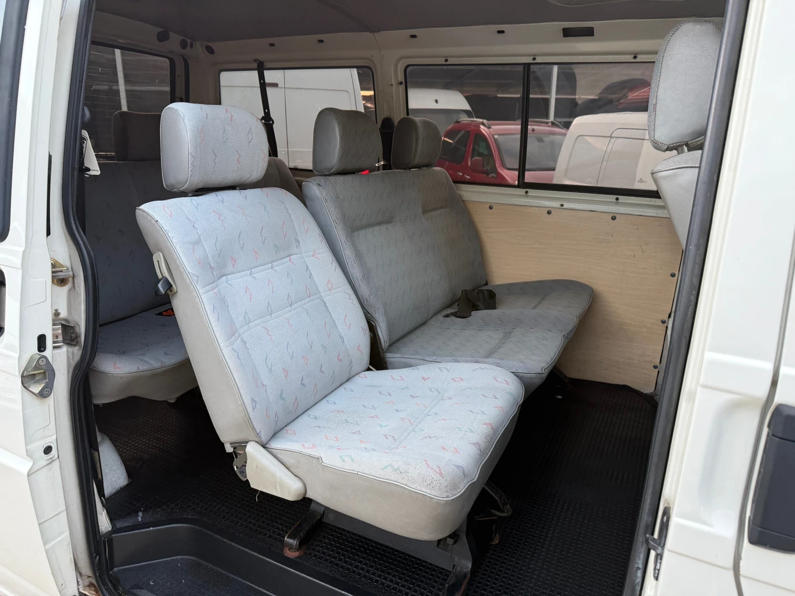 VW Transporter T4 9 МЕСТА, снимка 12 - Бусове и автобуси - 54341321
