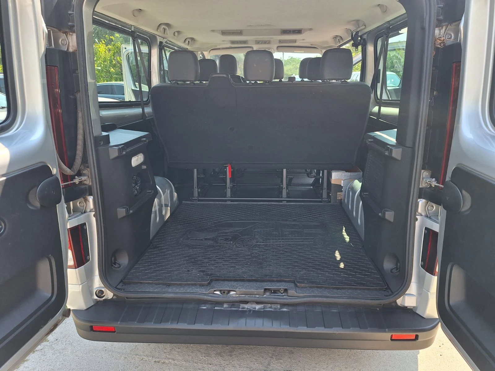 Opel Vivaro, снимка 14 - Бусове и автобуси - 55848213