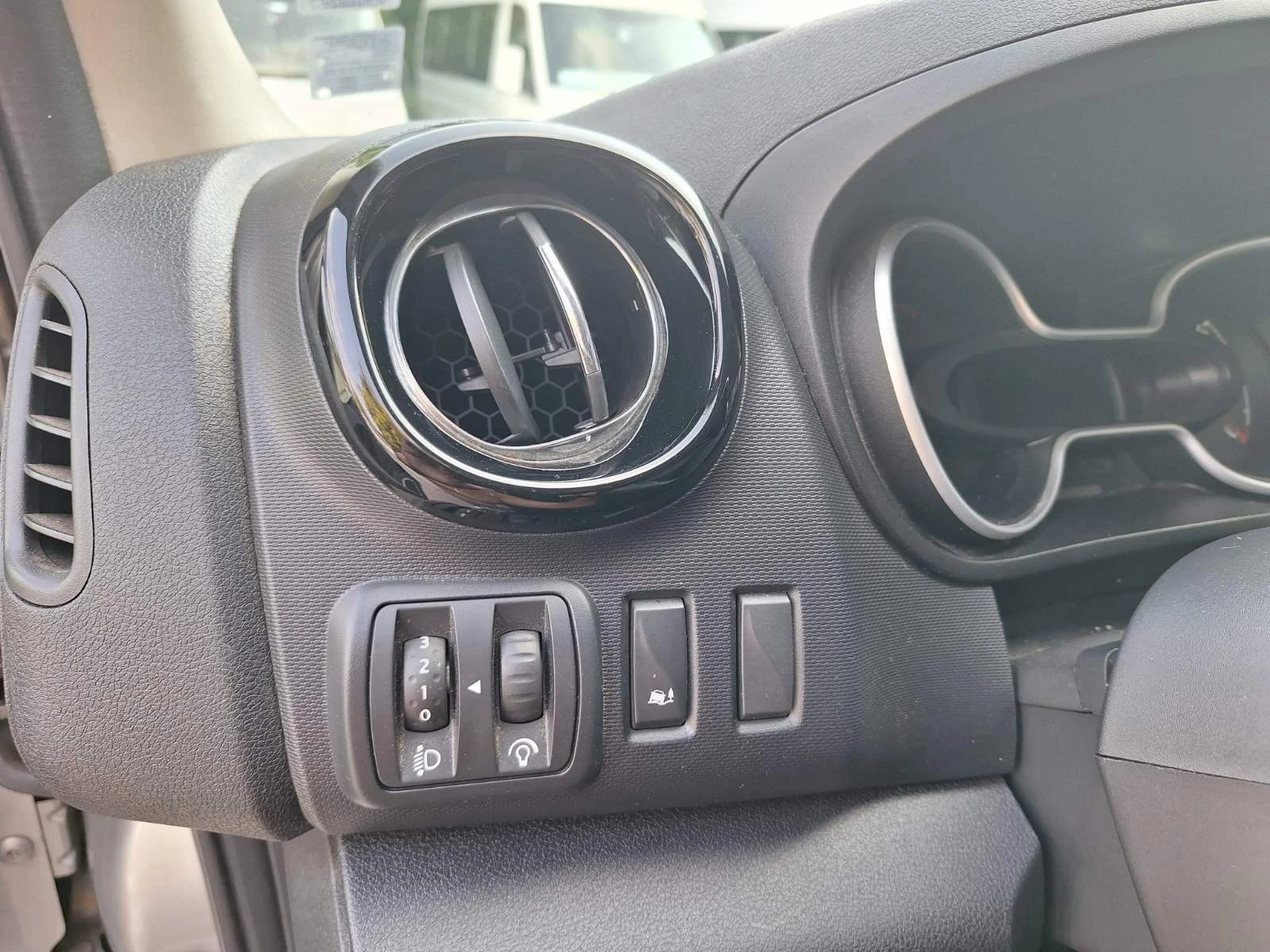 Opel Vivaro, снимка 10 - Бусове и автобуси - 55848213