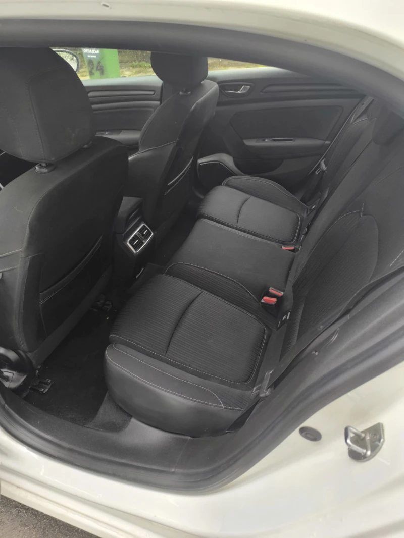 Renault Megane 1.5 Blue dCi Business, снимка 10 - Автомобили и джипове - 52673644