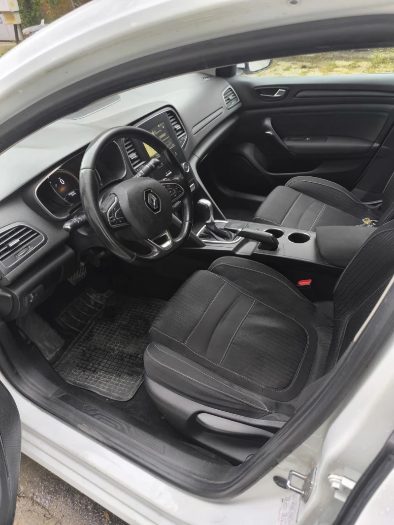 Renault Megane 1.5 Blue dCi Business, снимка 9 - Автомобили и джипове - 52673644