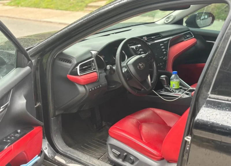 Toyota Camry XSE * * V6 * * JBL * * CARFAX * *  АВТО КРЕДИТ * *, снимка 3 - Автомобили и джипове - 52863284